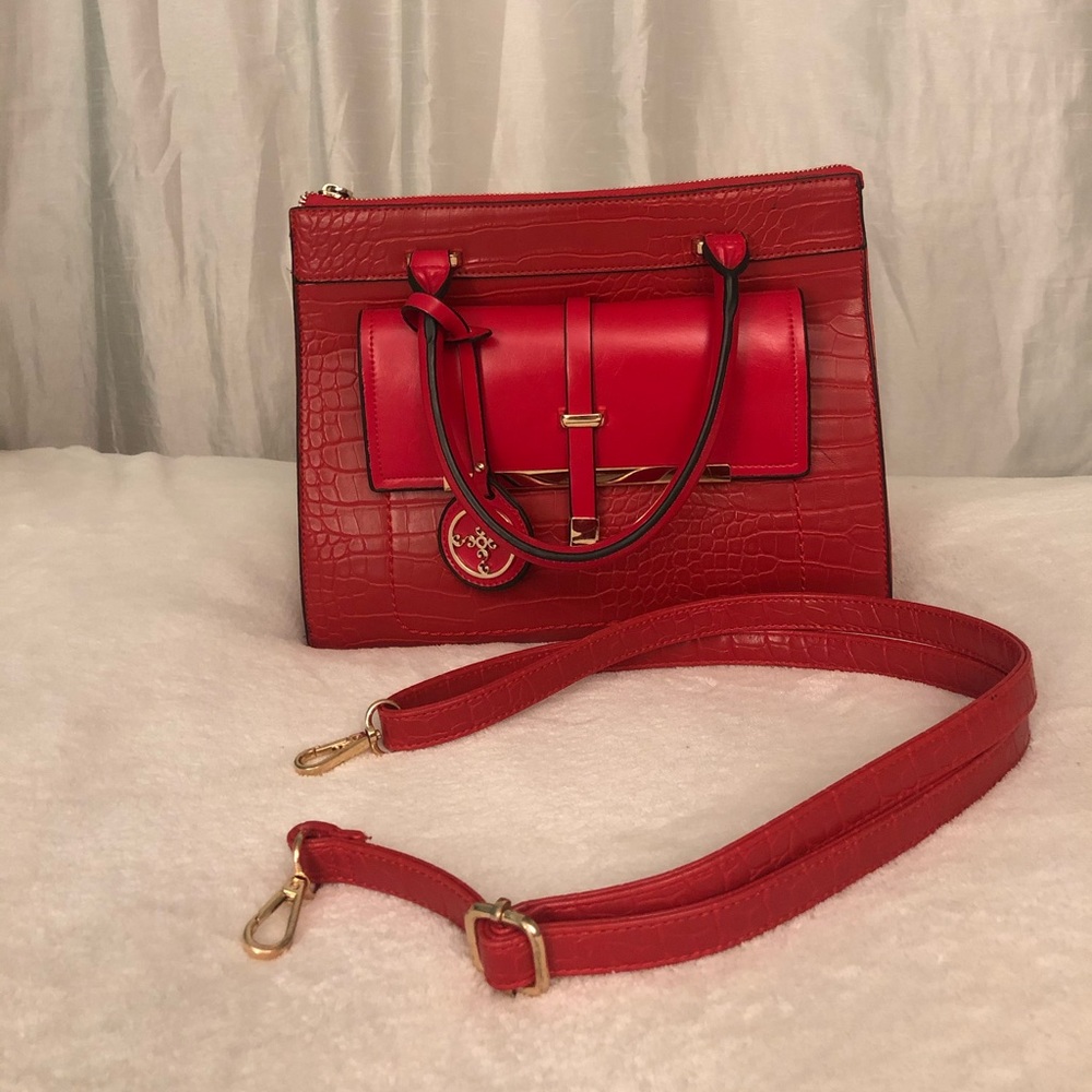 Bold Red Leather Purse ❣️